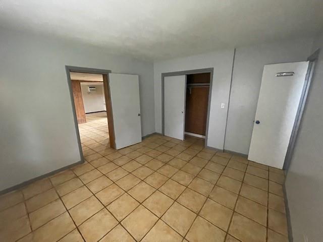 Building Photo - 4725 SW 65th Ave