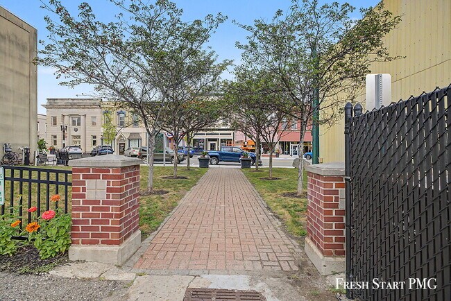 Building Photo - Newly Renovated 3-Bed, 2-Bath Loft in Downtown Portland