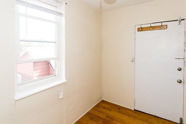 Building Photo - 4409 N Kenneth Ave