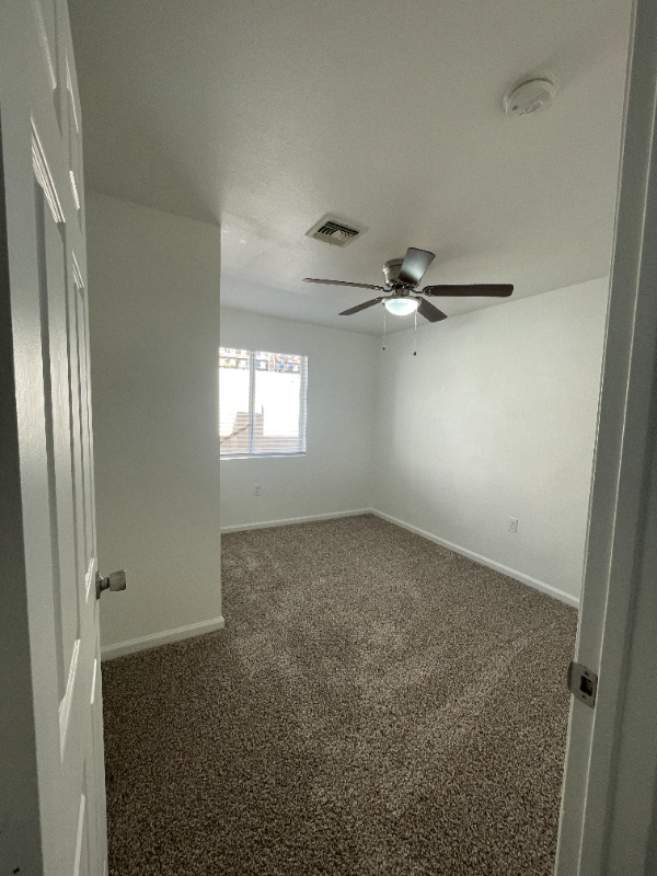 Building Photo - 1529 E Sunnyside Dr