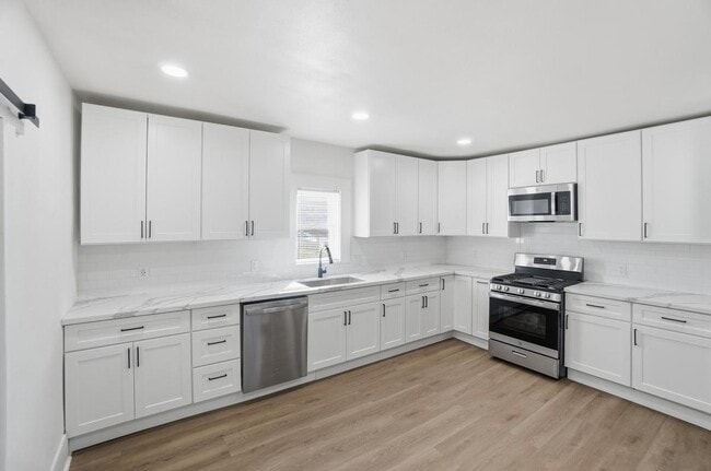 Building Photo - 630 Ewing Ave