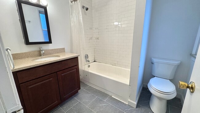 Building Photo - 644 W Aldine Ave