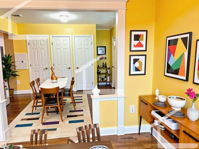 Building Photo - Nice large 3 bed unit located near Porter ...