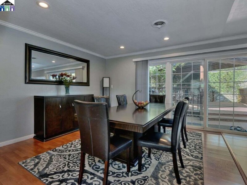 Building Photo - 3813 Lake Ontario Dr