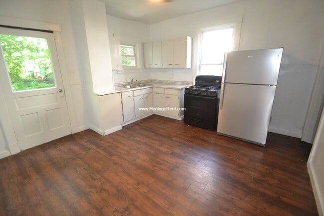 Building Photo - Single Family 2 Bedroom House in Lockland