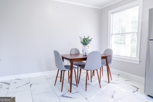 Building Photo - 111 E Screven St