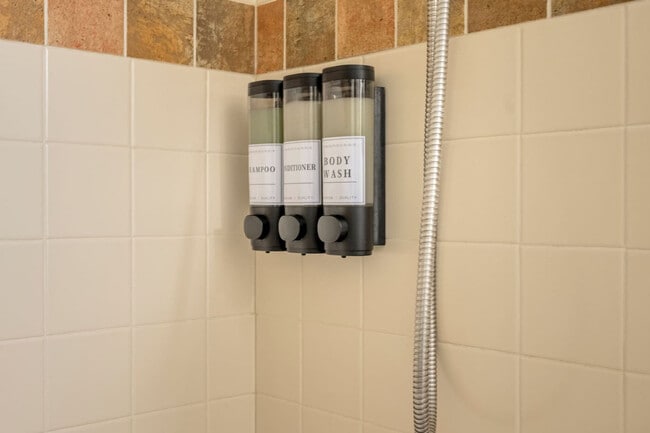 Building Photo - 931 N 35th St