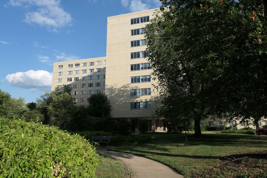 Building Photo - 6631 Wakefield Dr