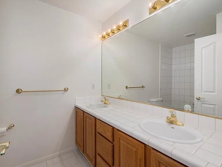 Building Photo - 1503 N Montana St