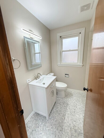 Building Photo - 4144 Park Ave