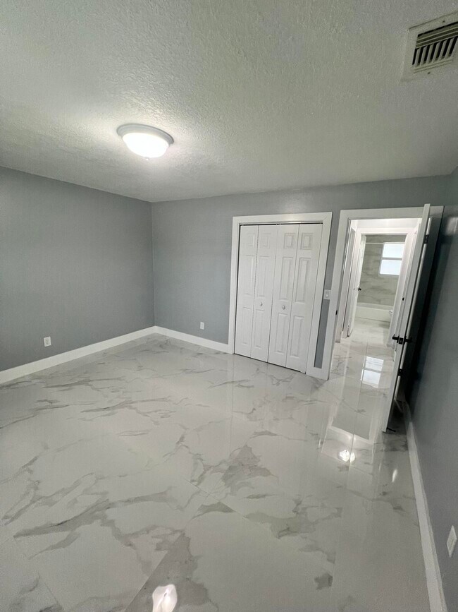 Building Photo - 2301 SE Lennard Rd