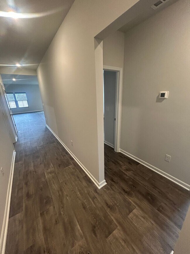 Building Photo - Field View 4BD/ 2BA