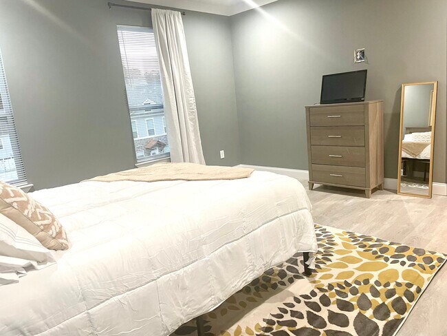 Master bedroom - 1732 Arbor Hills Dr SE