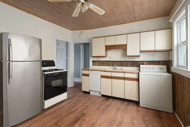 Building Photo - 126 Neponset Ave