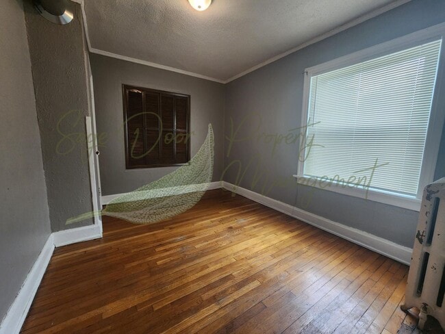 Building Photo - ORIGINAL HARDWOOD FLOORS!!!