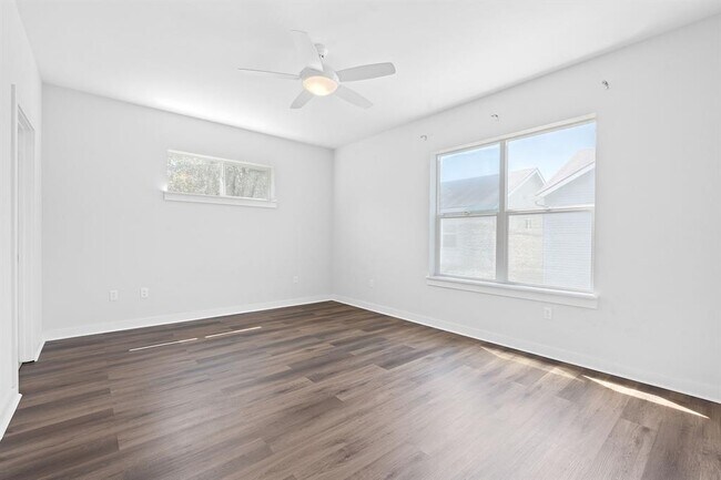 Building Photo - 301 W Stassney Ln