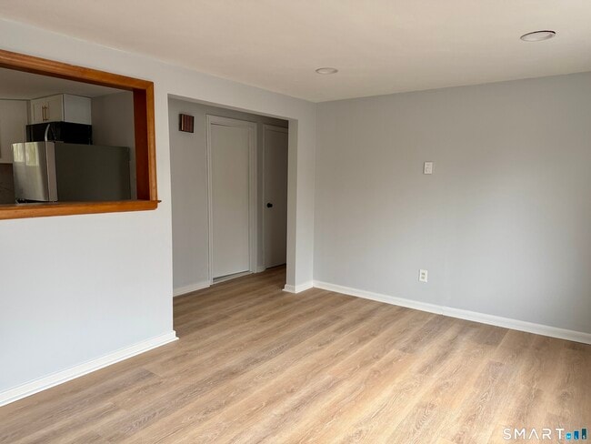 Building Photo - 164 Sycamore St