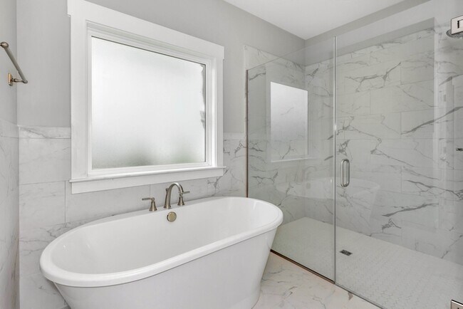 Building Photo - Luxury Craftsman Home in Monrovia Springs