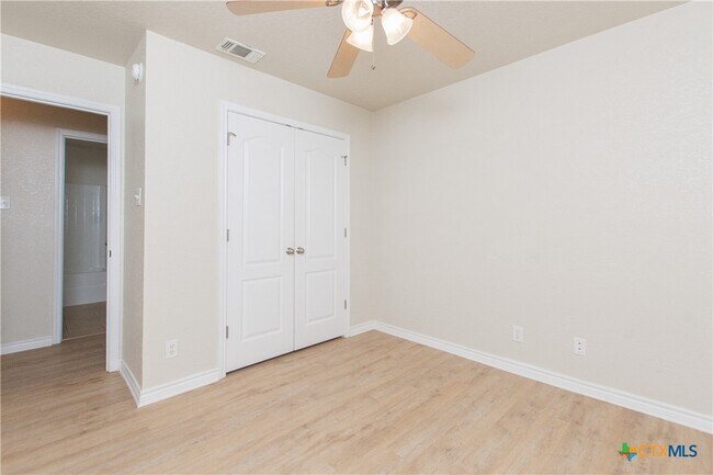 Building Photo - 404 Rowdy Dr