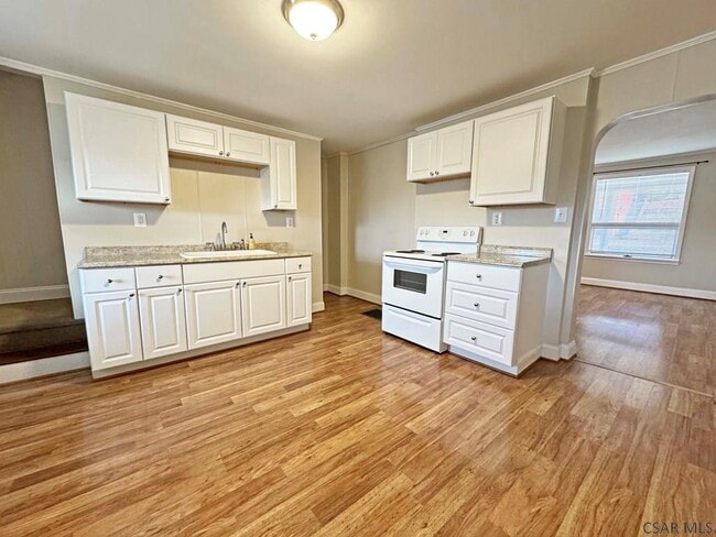 Building Photo - 610 Graham Ave