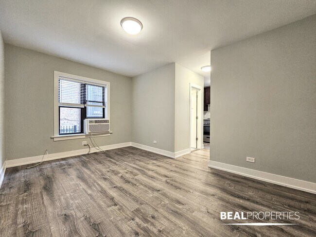 Building Photo - 429 W Belden Ave