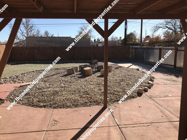 Building Photo - CNM/UNM Beauty