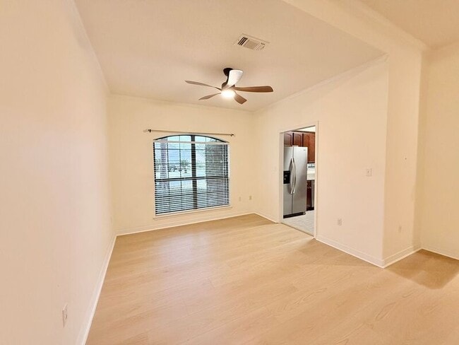 Building Photo - 4161 Longwood Cir