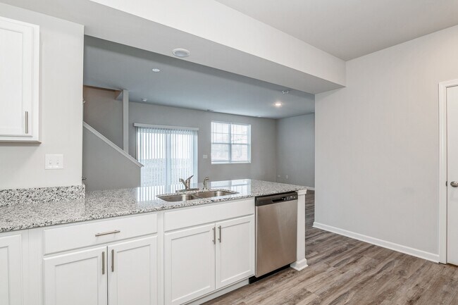Building Photo - 1152 Brian Ct W