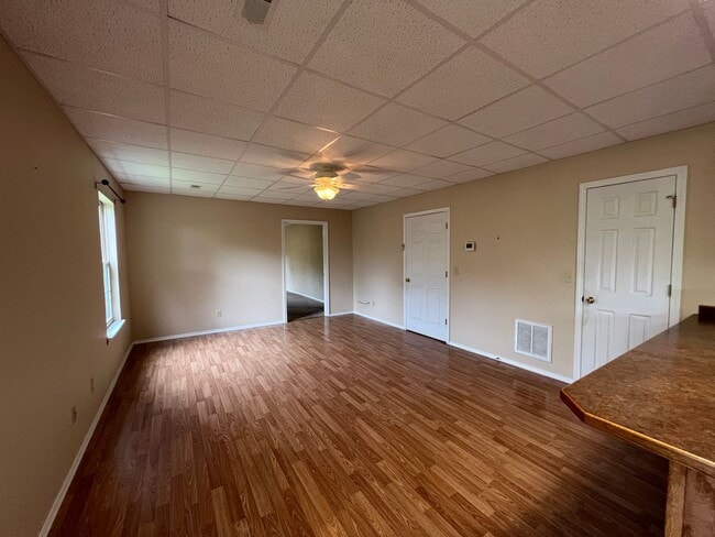 Building Photo - 5Br Basement Home