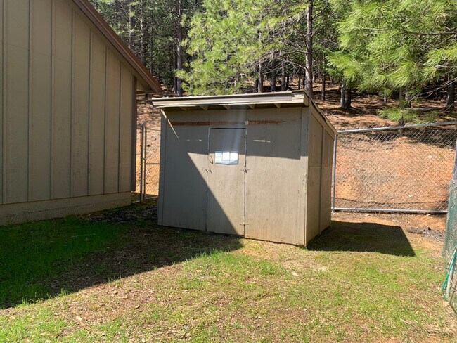 Building Photo - 4631 Lobo Trail