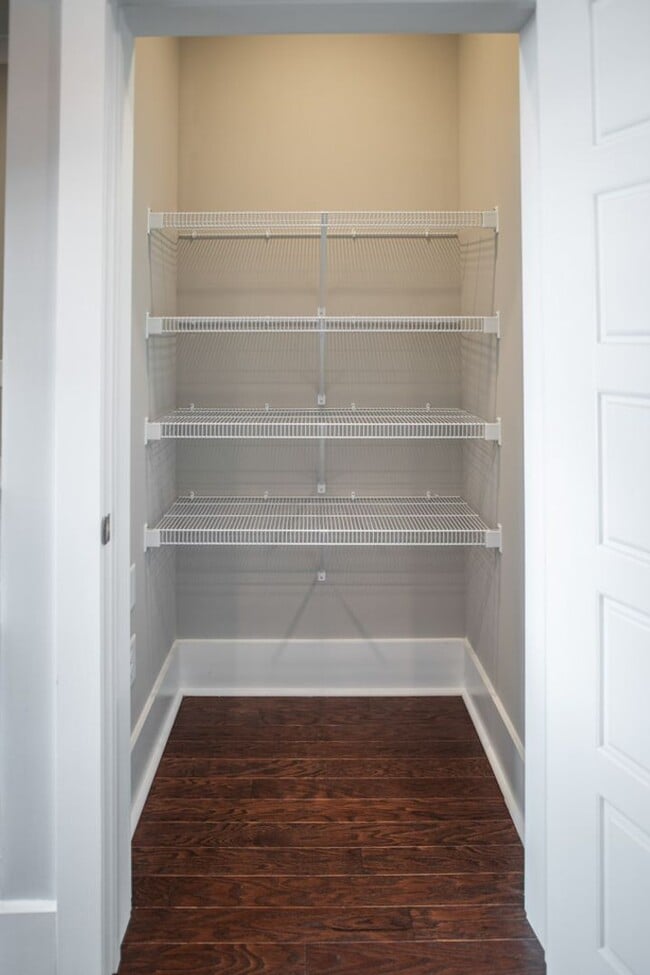 Building Photo - 2 BR 2.5 BA- Downtown Greenville Townhome- FOR RENT