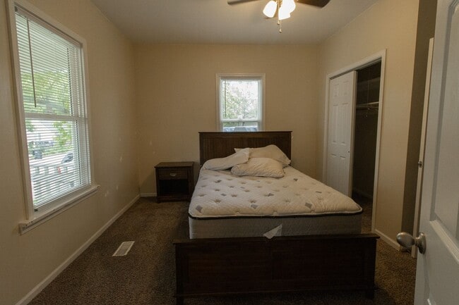 Building Photo - 2 Bed and 1 Bath House