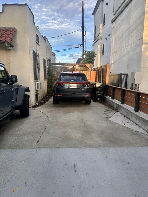 Driveway for two cars tandem included for this unit - 1248 N Citrus Ave
