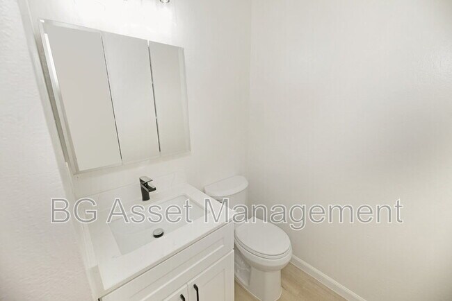 Building Photo - 547 Rodeo Ave