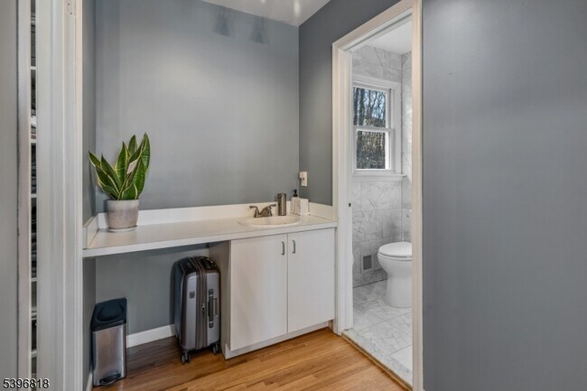 Building Photo - 18 Lisa Dr