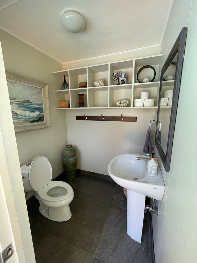 Building Photo - 456 Portlock Rd