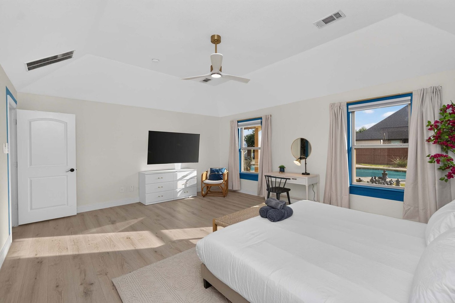 Building Photo - 1688 Pecos Ct