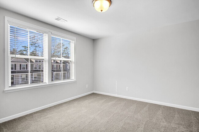 Building Photo - 482 Green Fern Dr