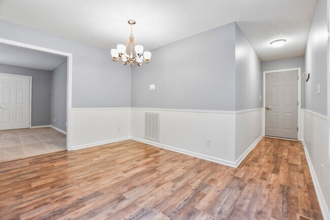 Building Photo - Pet Friendly Three Bedroom!