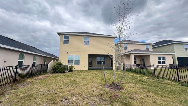 Building Photo - Beautiful Harmony Central Water Front Home AVAILABLE NOW!