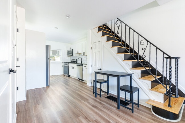 Building Photo - 2112 Sigel St