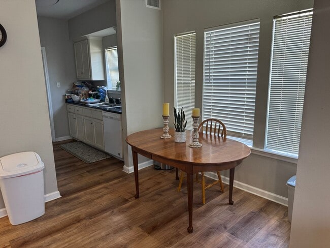 Building Photo - MARCH MOVE IN!!!  3 bedroom 3 Bathroom Duplex Next Door to Blinn!