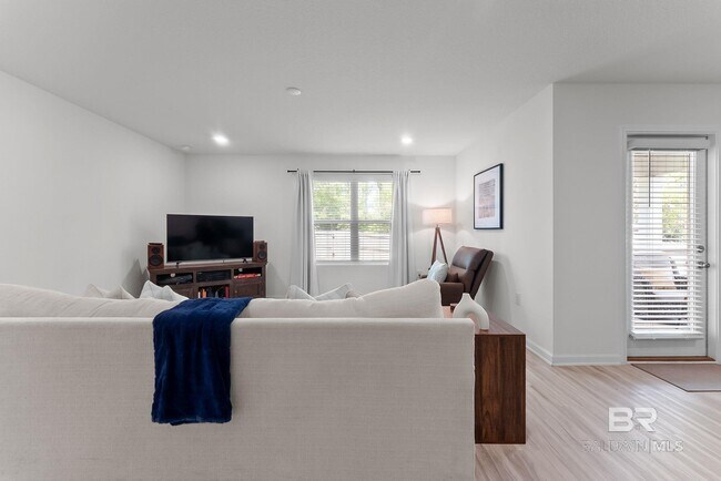 Building Photo - 15807 Laurelbrooke Lp