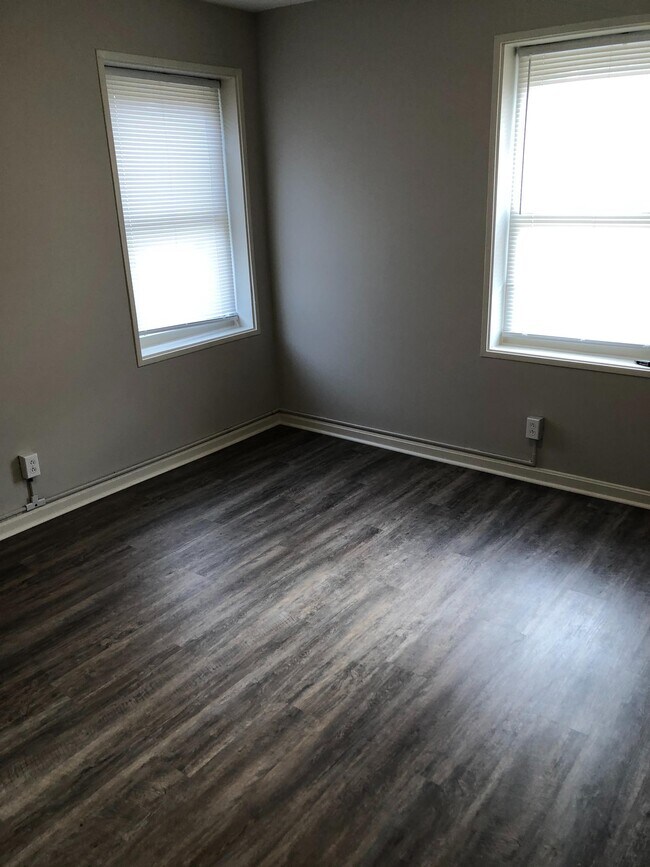 Building Photo - 1818 La Salle Pl