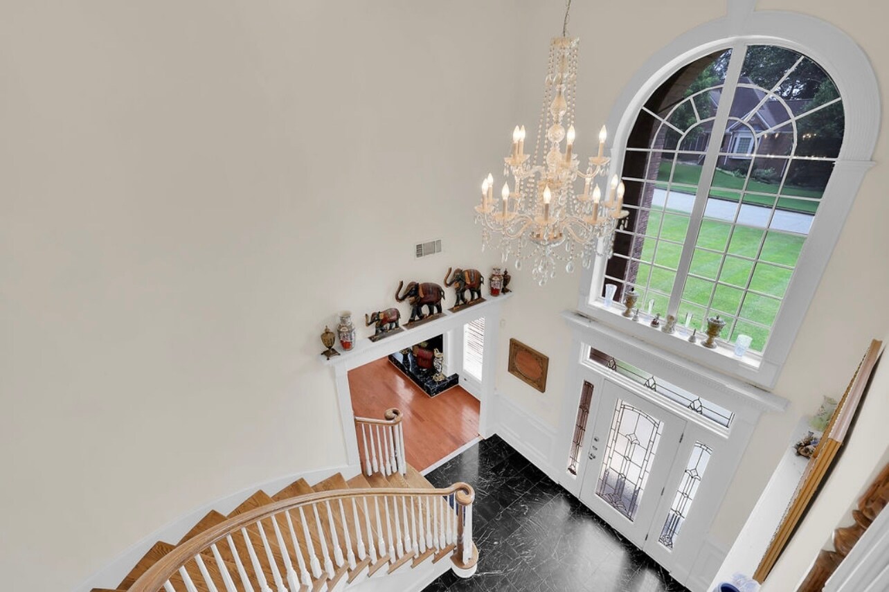 Building Photo - 8225 Seven Oaks Dr