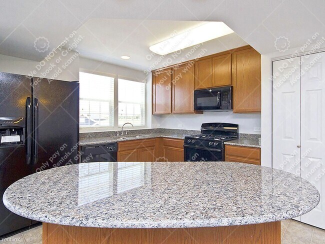 Building Photo - 2 br, 2 bath Townhome - 332 Trestle Tree A...