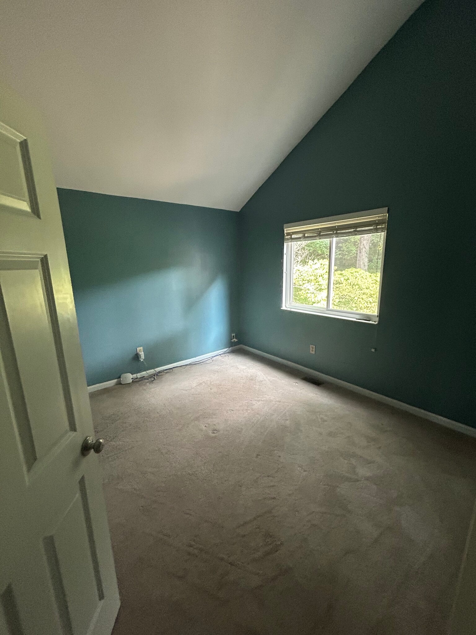 Building Photo - 560 Empress Ave