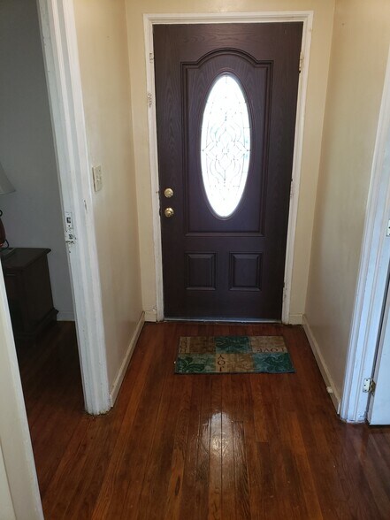 Building Photo - 1922 Jefferson St