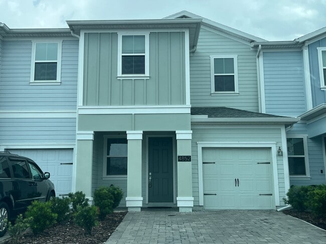 Primary Photo - 3 bed 2.5 bath townhouse