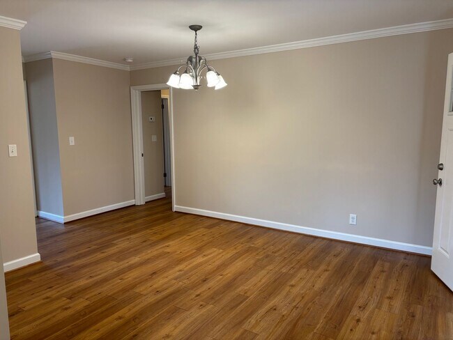 Building Photo - 4 bed, 2 bath brick home located in Asheboro